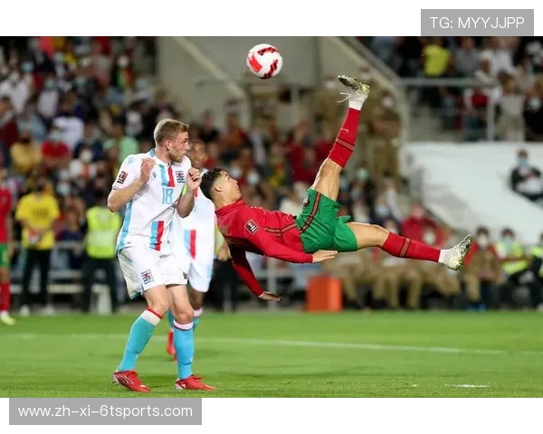 足球比赛中的全员防守与反击组织